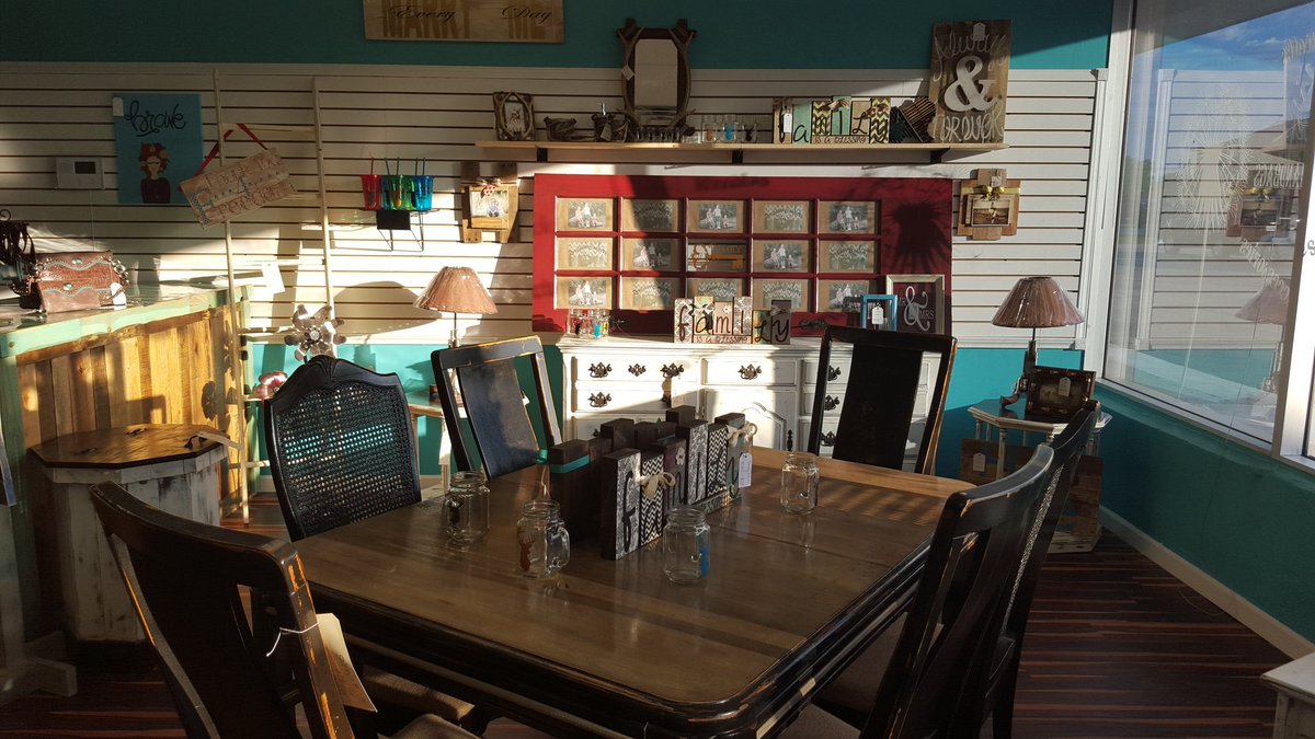 ReclaimCountry's tweet photo. Reclaim Country 8057 FM 1960 E.  Humble 77346! #distressedfurniture #wreaths #bulletjewelry #Texasflags #metalart https://t.co/6nW0lHdlPV