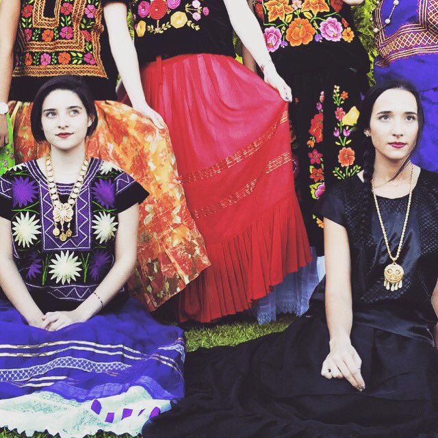 KelseyMathews_'s tweet photo. #tbt #familia #primas #tehuanas #Queretaro #mexico https://t.co/rT6hzQGPX7