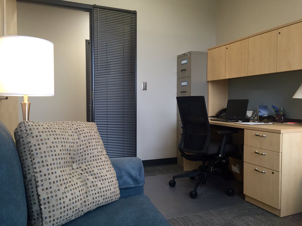 sshedd32's tweet photo. Everything about our new office space at the Boren Student Center makes me happy. 😍😍😍 #ihaveawindow #perfectview https://t.co/DM98jKdJvd