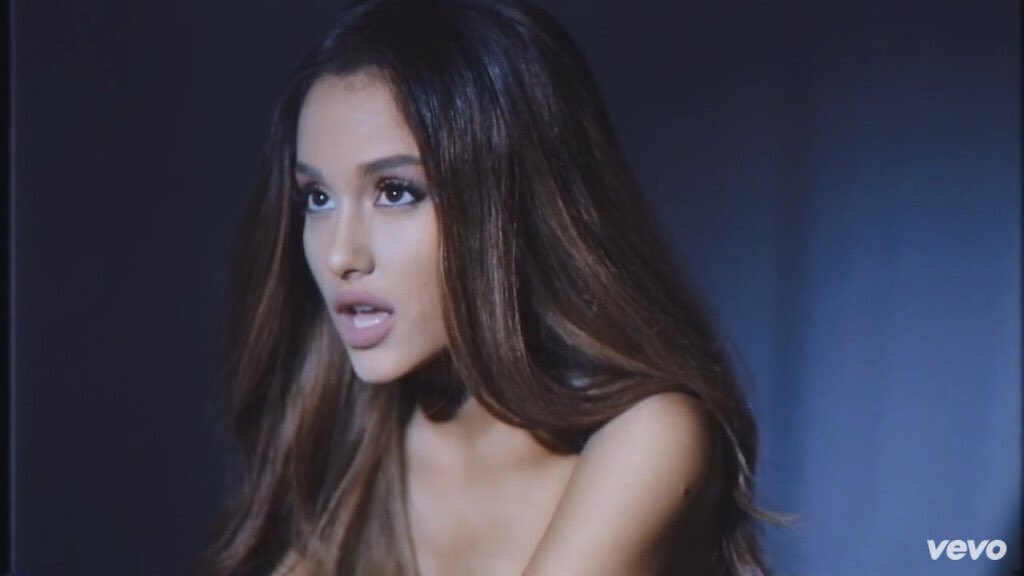 journalsneedy's tweet photo. She's so Perfect #DangerousWomanMusicVideo #Visual1 https://t.co/gyhV5Qzt9t