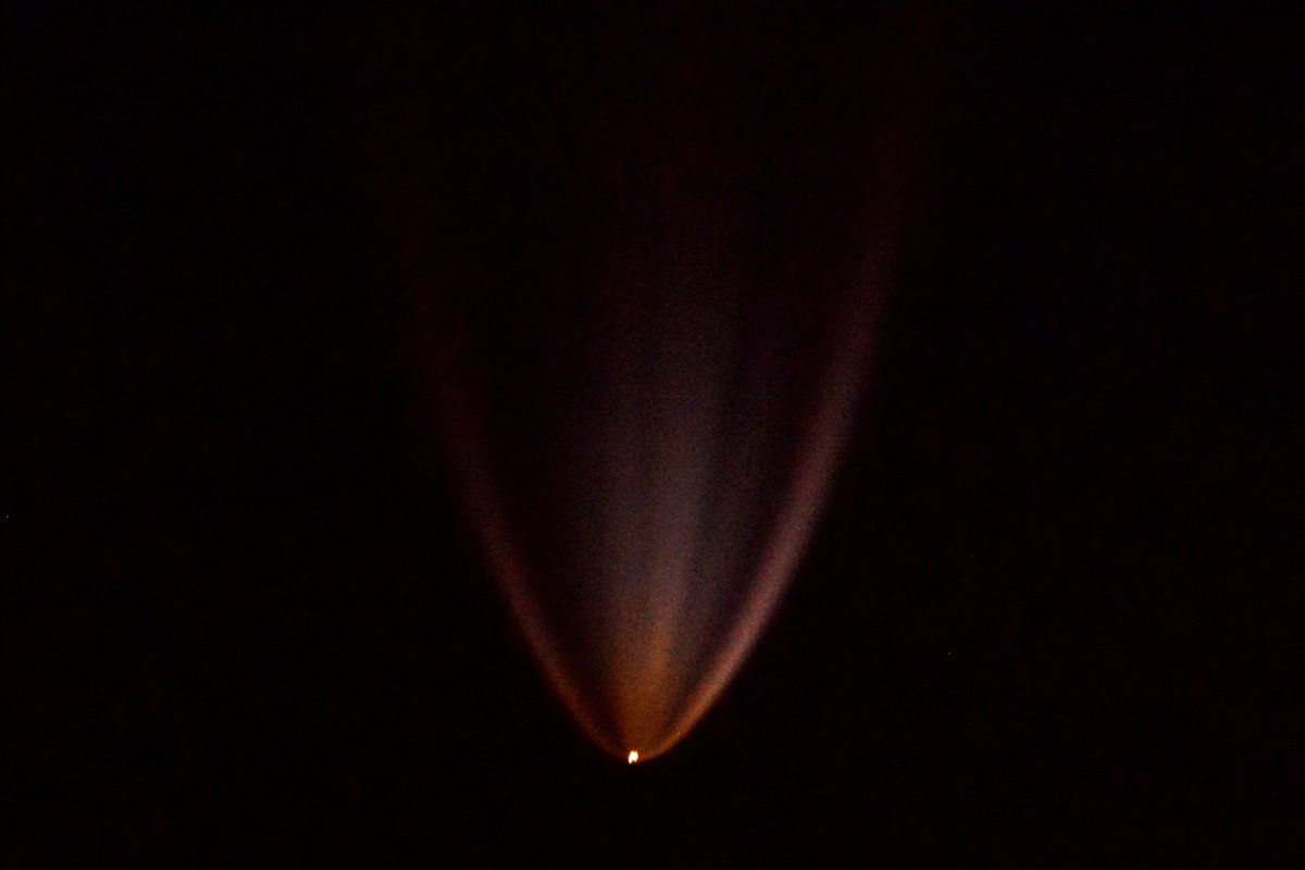 astro_timpeake's tweet photo. So cool to watch #Progress ride into orbit today...right beneath us! Docking Sat night to #ISS. https://t.co/sSX8hKbpko