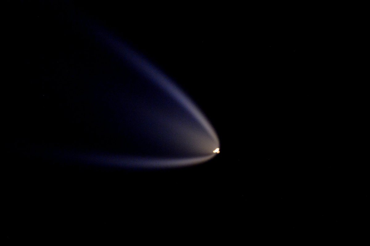 astro_timpeake's tweet photo. So cool to watch #Progress ride into orbit today...right beneath us! Docking Sat night to #ISS. https://t.co/sSX8hKbpko