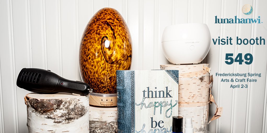 LunaHanwi's tweet photo. Need a diffuser for #essentialoils? Visit #549 @FburgExpoCenter to see our hand blown glass @newGreenair diffuser. https://t.co/0dwEu8nZKk