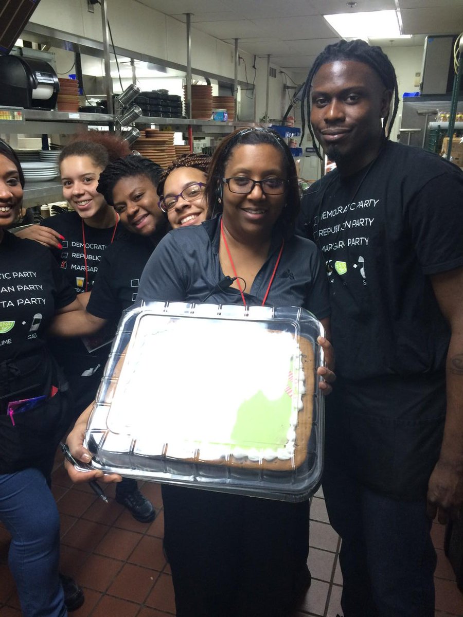 dougmiz13's tweet photo. Congrats Rene Scott, new GM at stonecrest, well deserved!!! #chilislove @chilisjobs https://t.co/U5UZlmr9OJ
