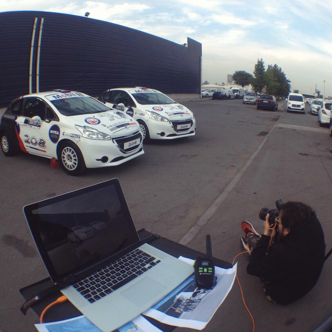 Studio7cl's tweet photo. Hoy nuevamente con @peugeotcl pero para #RallyMobil junto a @pol_lion 📷
#Studio7 #Studio7cl #backstage #makingof https://t.co/dqBTJZiGL0