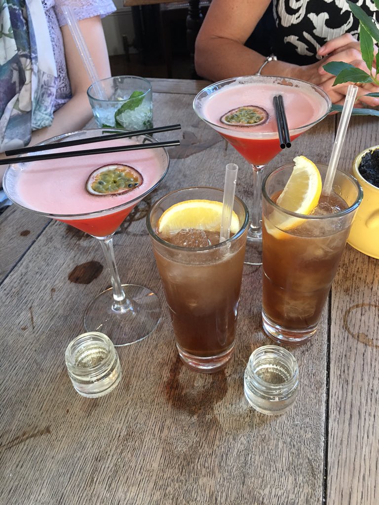 BSandle1's tweet photo. Now on pornstar martinis and Long Island ice teas @TheJamTreeW14 😝🍸 https://t.co/JDScqVqGZh