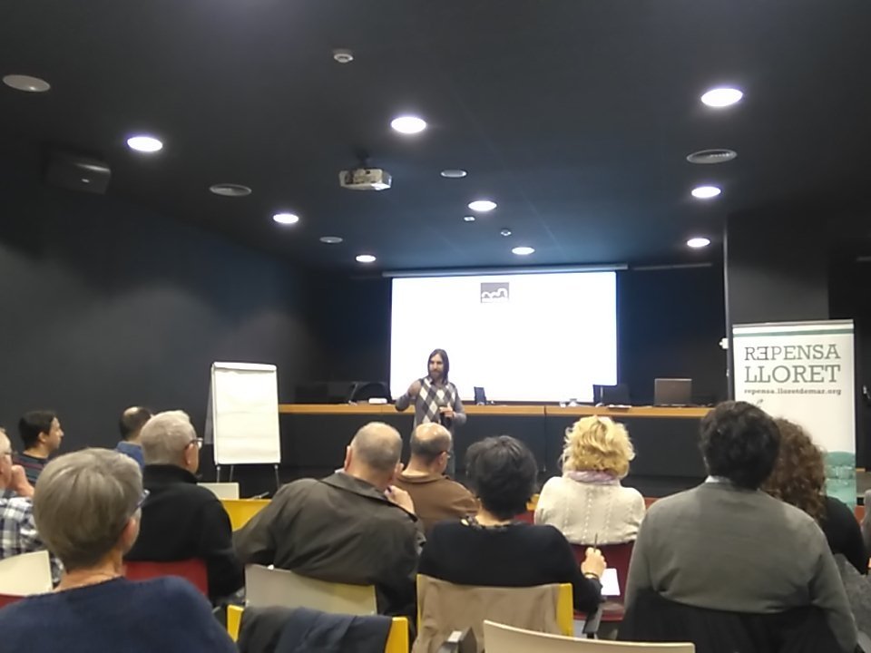 Caravanaarts's tweet photo. Comença #repensalloret #participaciociutadana #ajuntamentproper
Amb @danielneopolis https://t.co/2C3Wo2JMOj