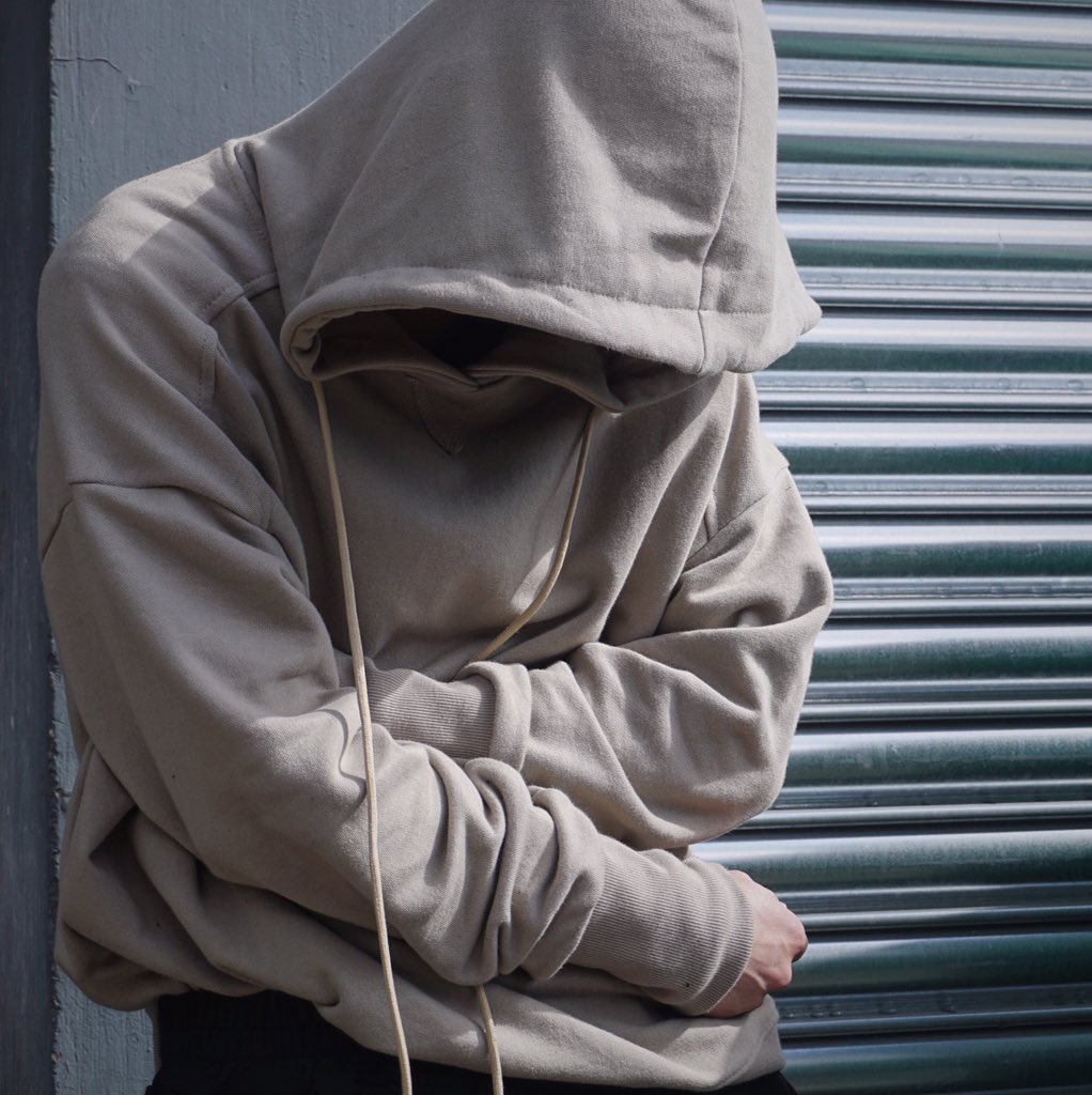 rabbitholeLNDN's tweet image. Closer look of our signature oversized hoodie #collectionii #rabbitholelondon