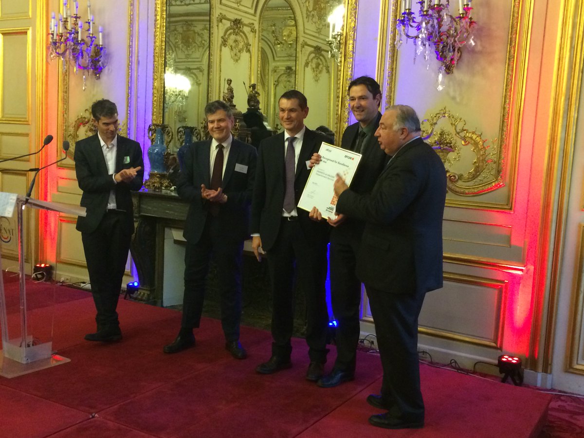 AFNOR's tweet photo. @Endress_FR reçoit un prix @EFQM des mains de @gerard_larcher #SénatEntreprises https://t.co/f6c9dovHJj