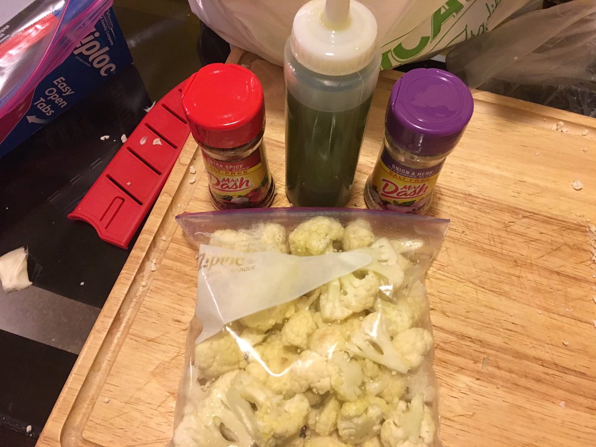 PJG24's tweet photo. Great snack!  Cauliflower with olive oil &amp; Mrs. Dash seasoning in a plastic bag.  Shake. Marinate. Eat.
#healthease https://t.co/ly0FqQswWq