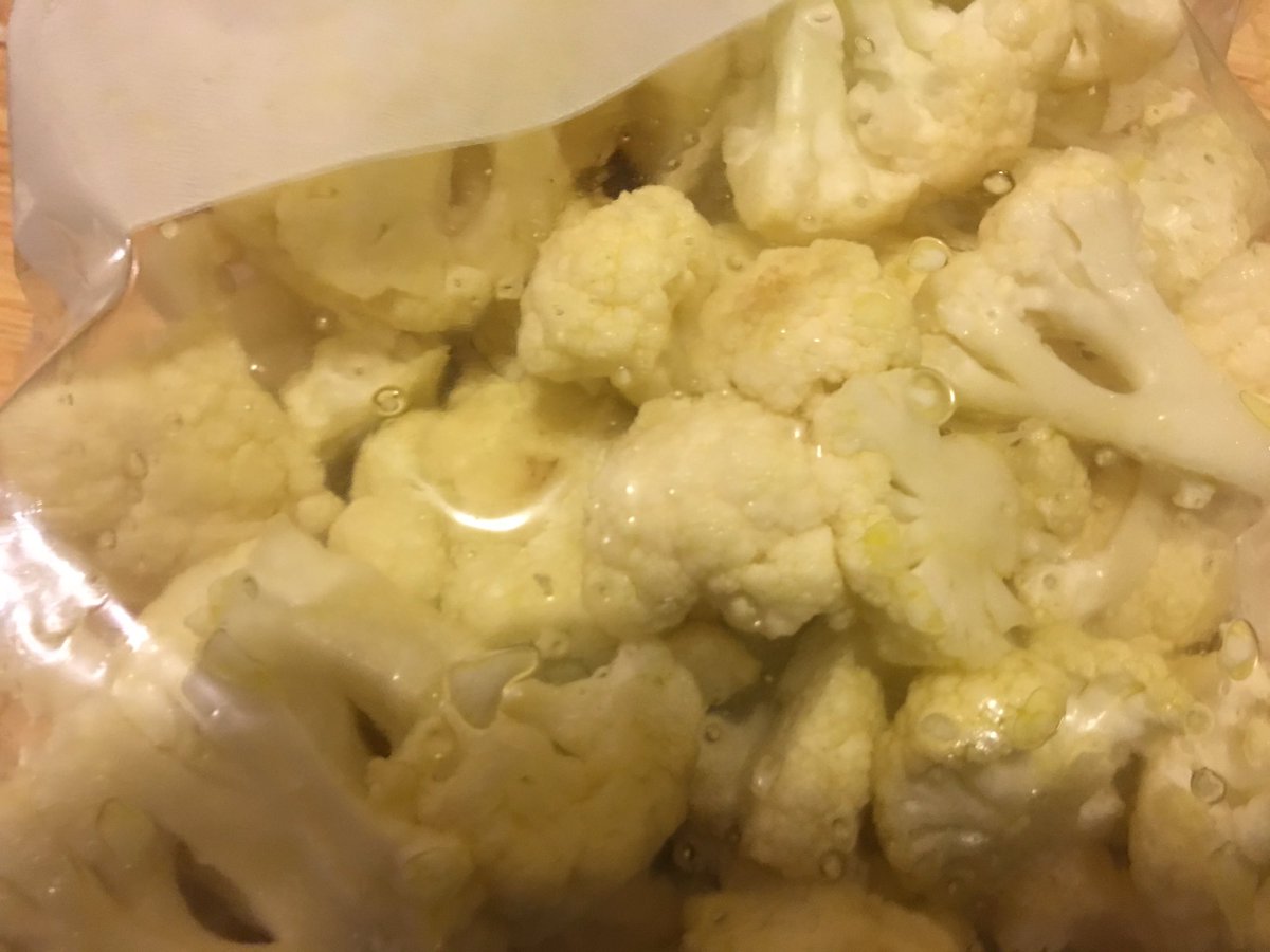 PJG24's tweet photo. Great snack!  Cauliflower with olive oil &amp; Mrs. Dash seasoning in a plastic bag.  Shake. Marinate. Eat.
#healthease https://t.co/ly0FqQswWq