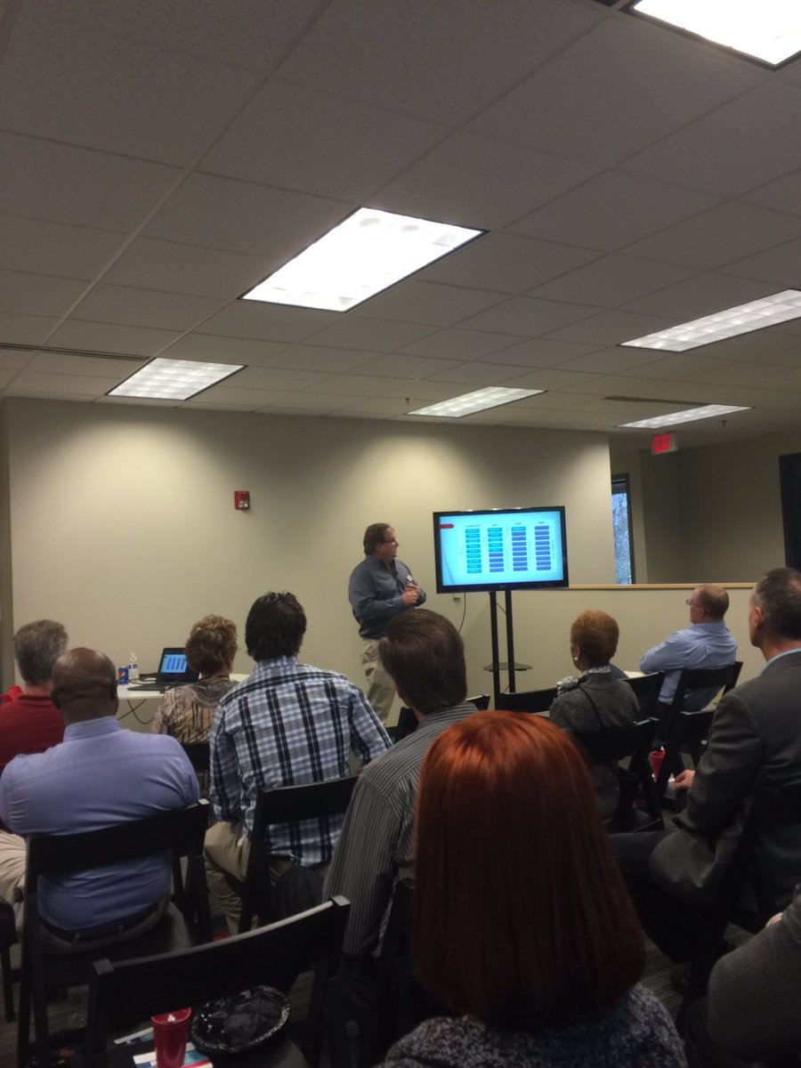 ivan_temelkov's tweet photo. @gpalexa outlines differences between SaaS, PaaS, IaaS, & Traditionsl IT @Unidev #gregtalkstech https://t.co/zZByj9Uzsb