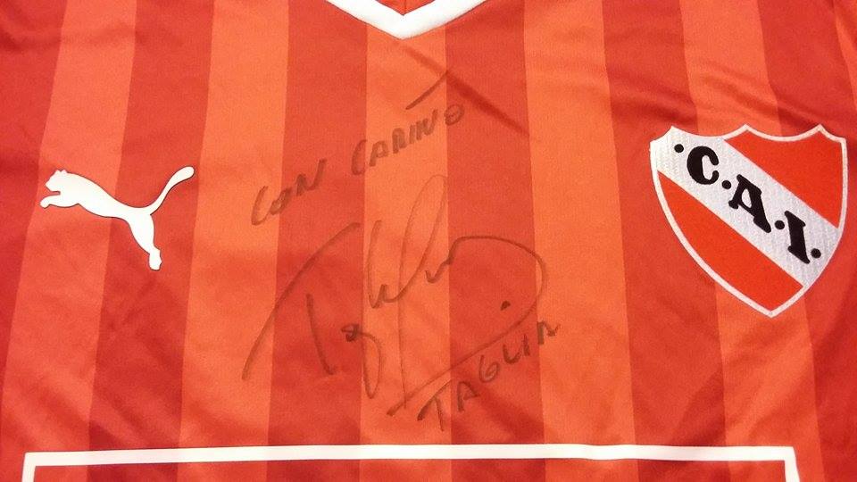 Seguime, dale RT a la foto y participá por la camiseta de Nico Tagliafico. Se sortea el 20 de abril. #Independiente