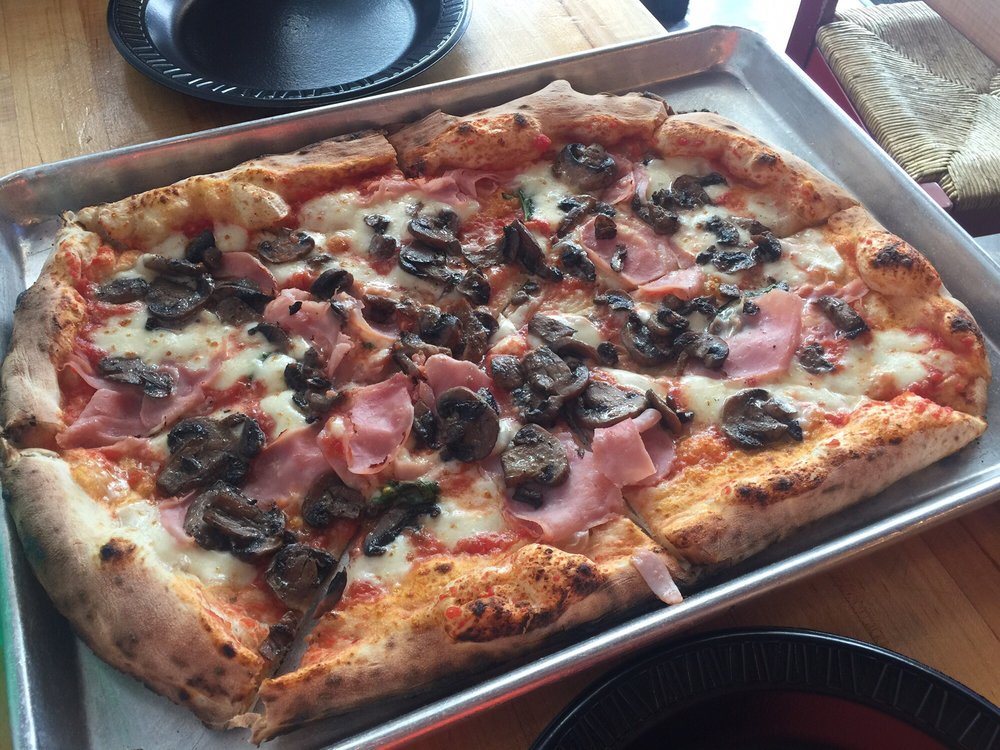 Pummarolacg's tweet photo. Weekend is almost here, start celebrating now! #iliveforpizza https://t.co/rVDiCKq1sJ