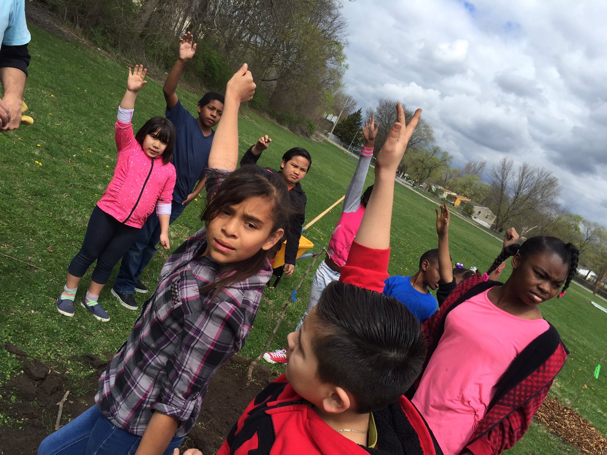 roseybro's tweet photo. BG students- first hand experience learning about growing and planting our orchard!#csd4edu #gvrox https://t.co/mocP2pGGg8