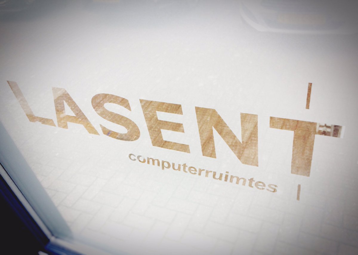 Lasent_'s tweet photo. Hij komt bijna #online onze nieuwe #website, nog even geduld... #serverruimte #datacenter #computerruimte https://t.co/3j2qAqQ7Kk