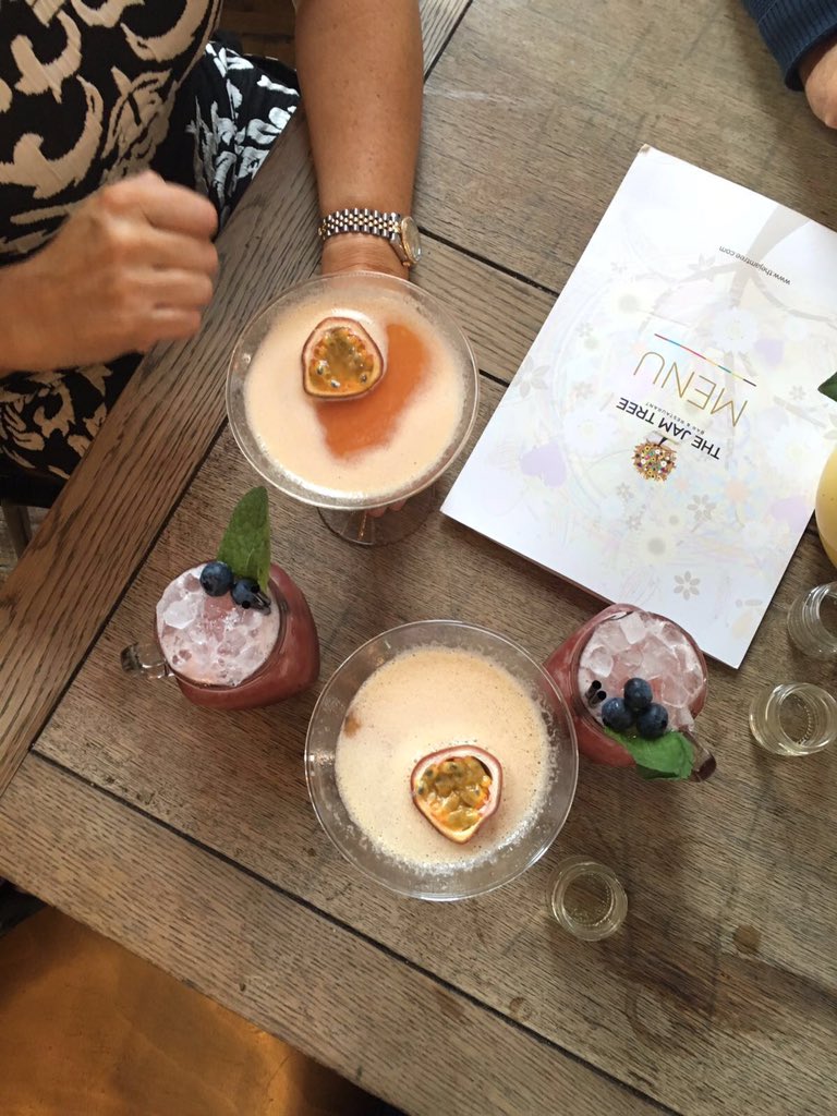 BSandle1's tweet photo. 2 more pornstars and berry bourbon blasts 🍸👌🏼 https://t.co/LIvOAmtwBr