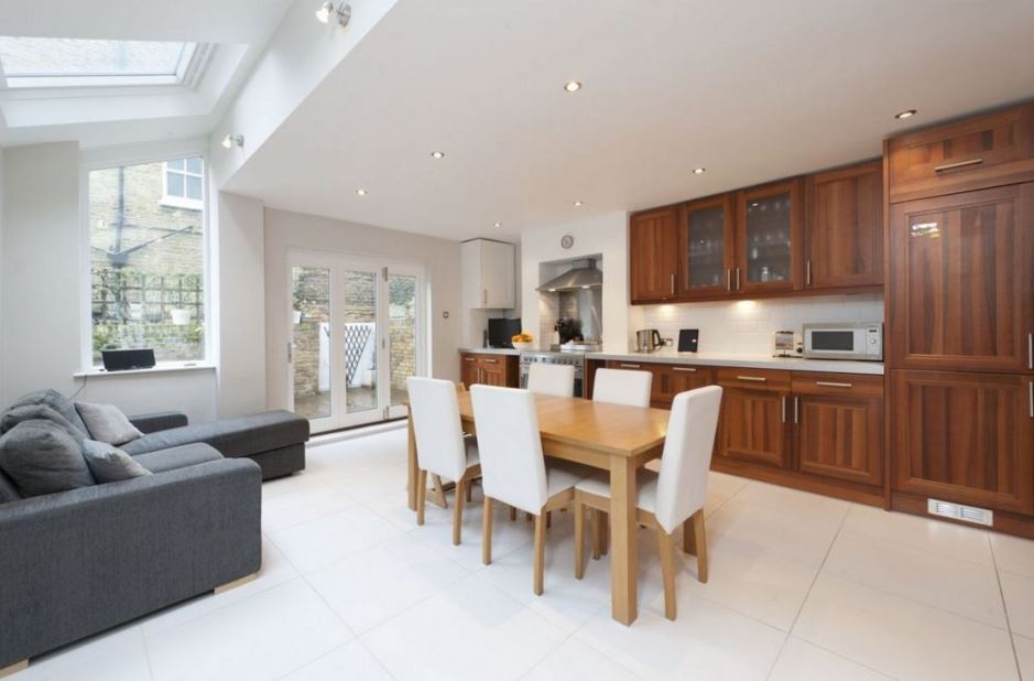 RamptonBaseley's tweet photo. Superb 5 bed house on #ChattoRoad, available to #rent immediately-call us on 02072285111 https://t.co/M3eVGLyWfF https://t.co/FFmmy2RutT