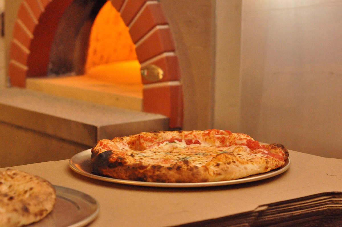 peelhandcrafted's tweet photo. A little #TBT of our very 1st pizza as Peel! #peelhandcrafted #pizza https://t.co/fZwRXc4GJk
