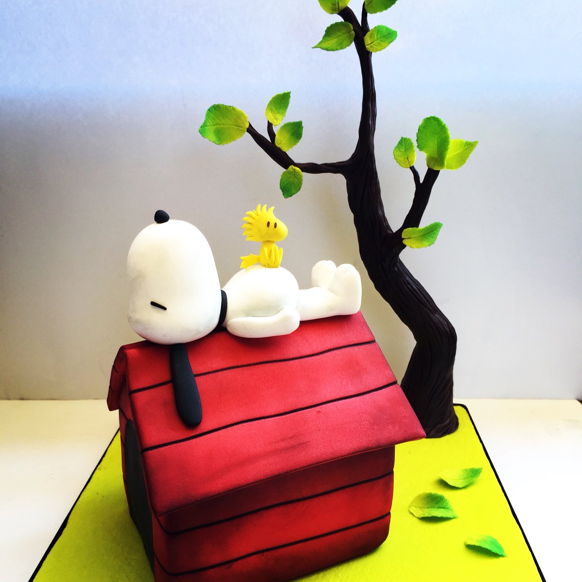 sisialonso's tweet photo. I'm a Sugar Snoopy! ❤️
  #snoopy #fondantcakes #plasticchocolate #ricekrispietreat https://t.co/796Z6Angap