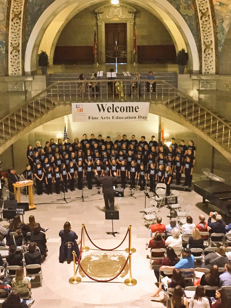 jeffmpoulin's tweet photo. Student performers take over the Capitol rotunda in Jefferson City, MO! #ArtsEdAdvocacy #MIOSM2016 https://t.co/9HXA6bo75i