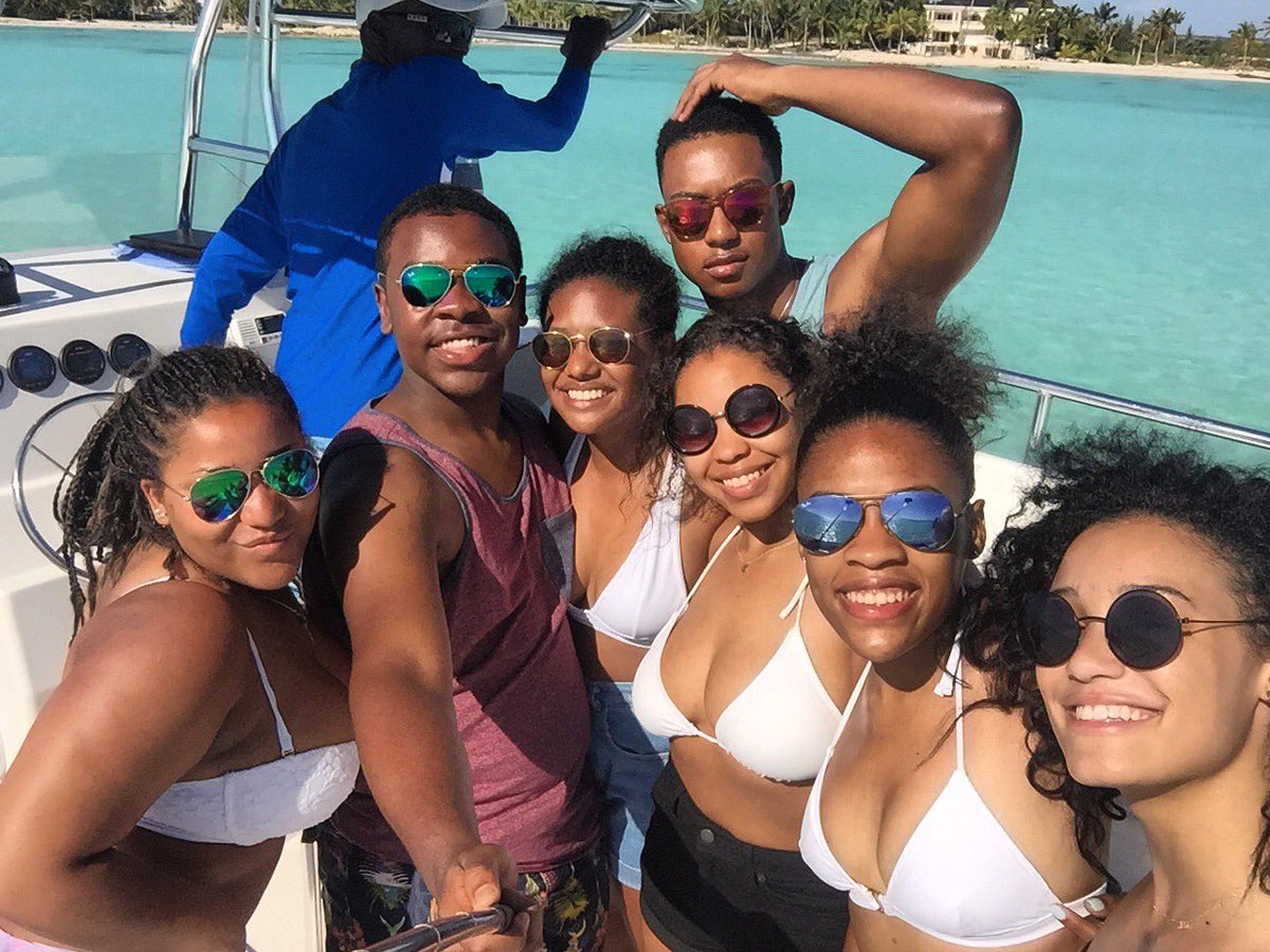 zuricheat's tweet image. "How you gon' be mad on vacation?" 👐🏾🌴☀️🌊🎉 #SpringBreak16 #PuntaCana