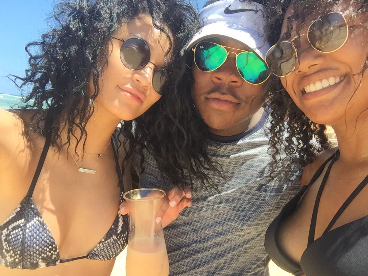 zuricheat's tweet image. "How you gon' be mad on vacation?" 👐🏾🌴☀️🌊🎉 #SpringBreak16 #PuntaCana