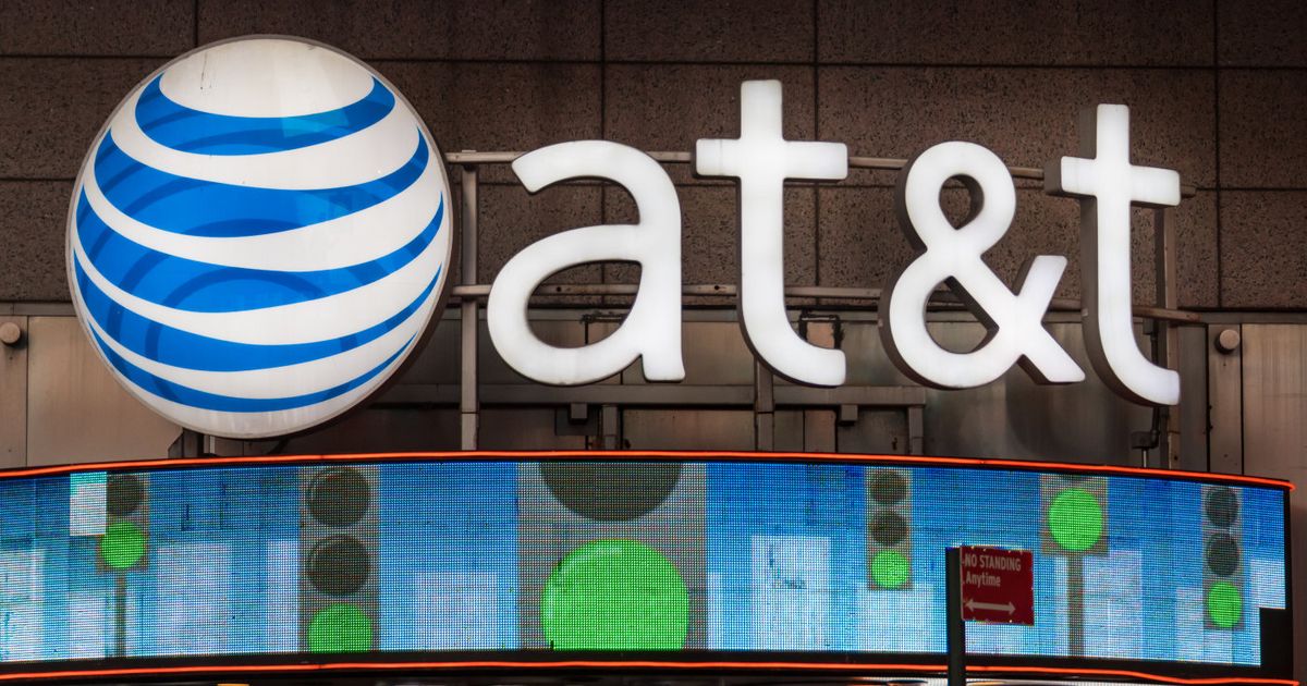 engadget's tweet photo. AT&amp;T said to be building a Cyanogen-powered phone with ZTE https://t.co/hNoeGjTa1C https://t.co/vkpGheEnpA