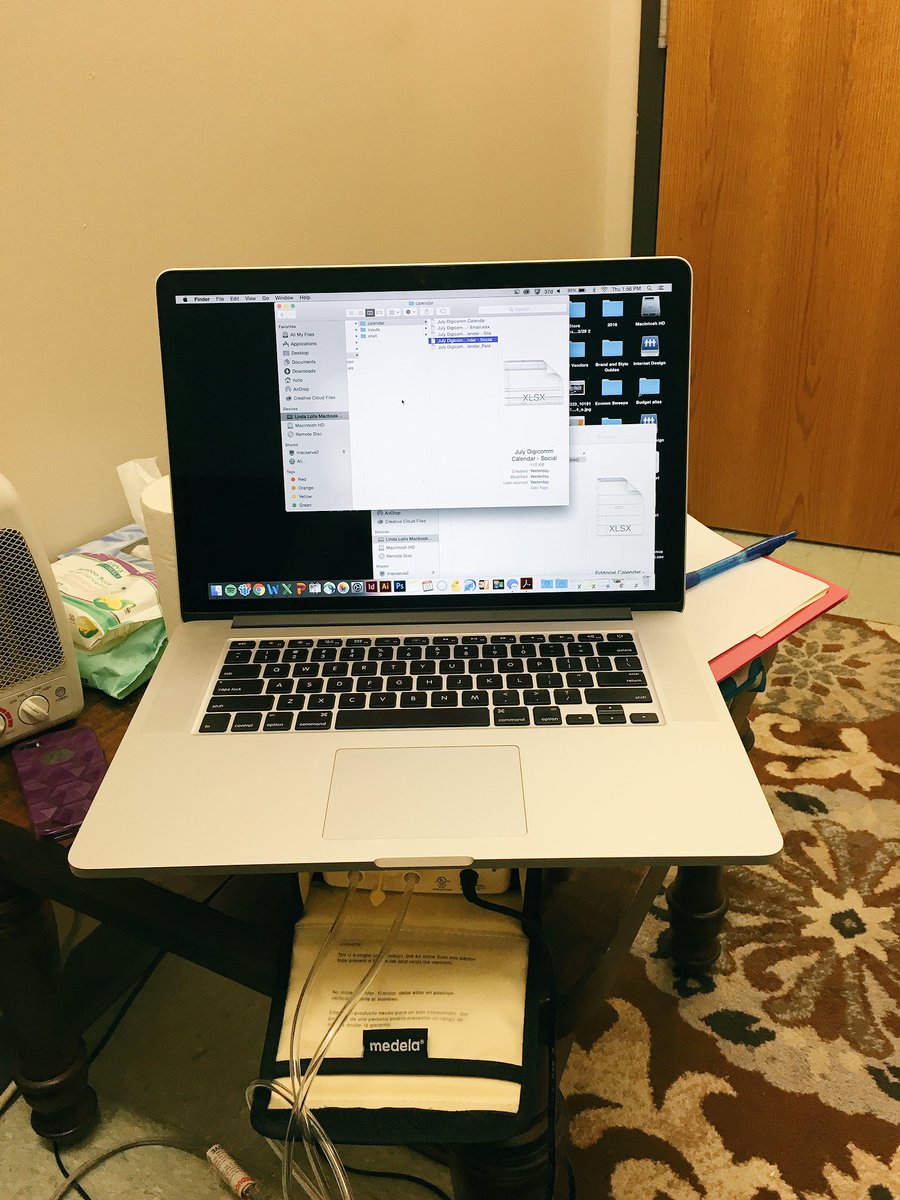LindaLollo's tweet photo. Working mom life. #medela #breastfeeding #pumpingmoms #medelaatwork https://t.co/gKxX4md7ea