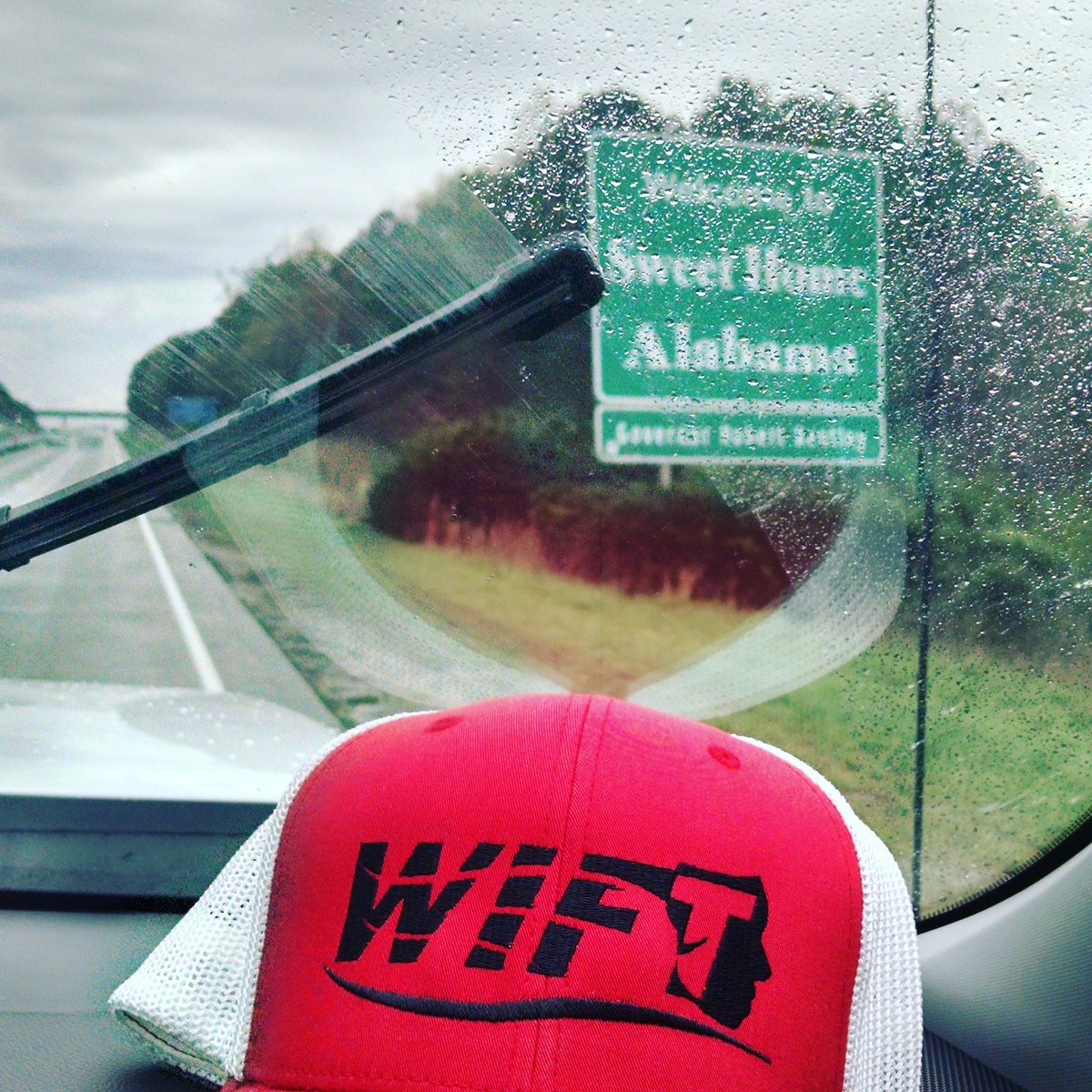AshleyDeen1112's tweet photo. Hello Alabama! #SweetHomeAlabama #WIFT #SouthGaFishStickers #CarpOut #GirlsBowfishToo #Bowfishing https://t.co/5mCLzv9bwz