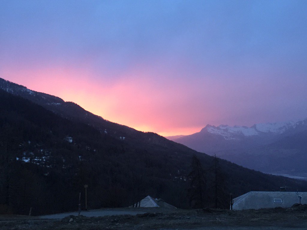 PenairSchool's tweet image. End of Day 4. Every skier can now parallel turn and every boarder went through the Snow Park today. 2 days left :(