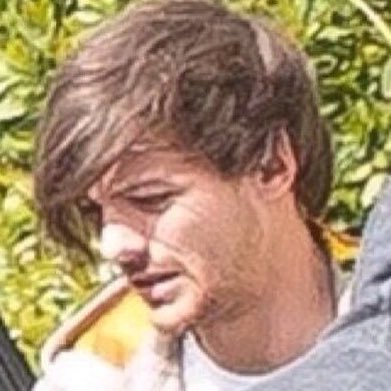 Kate_Weld's tweet photo. Louis with his brother and sister
Louis with his baby

#OneDirection https://t.co/JOZDfM2YNO