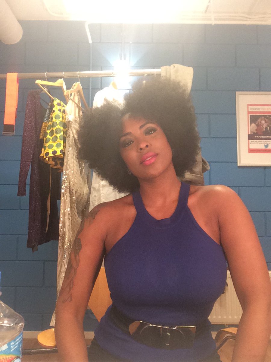 laisemusic's tweet photo. Never a dull moment getting ready #Backstage #TsomTour #LaiseSanches #SempriDjunto https://t.co/0eHrz9PW4W