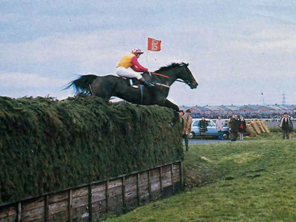 AnaglogsDaughtr's tweet photo. The next hour
On this day 31st March 1973
Red Rum (rec 23lb) coming from 25 lengths down over the last to beat Crisp https://t.co/tuTE0kDZcv