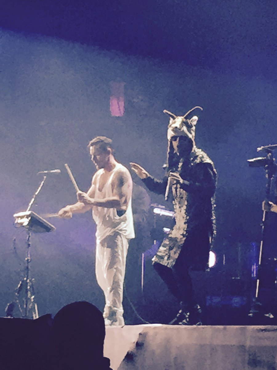 connyma84's tweet photo. @30SECONDSTOMARS  #marsinpoland &amp; #marsinathens 2015 @JaredLeto @tomofromearth @ShannonLeto @adventure https://t.co/r9b5rrfFZx