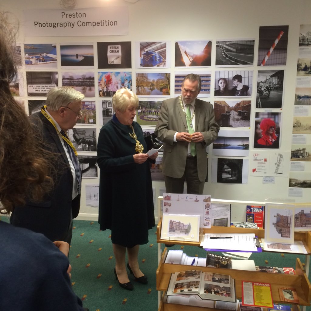 The mayor of #preston Margaret McManus closing the <a href="/caravangallery/">The Caravan Gallery</a> #preston project a great event