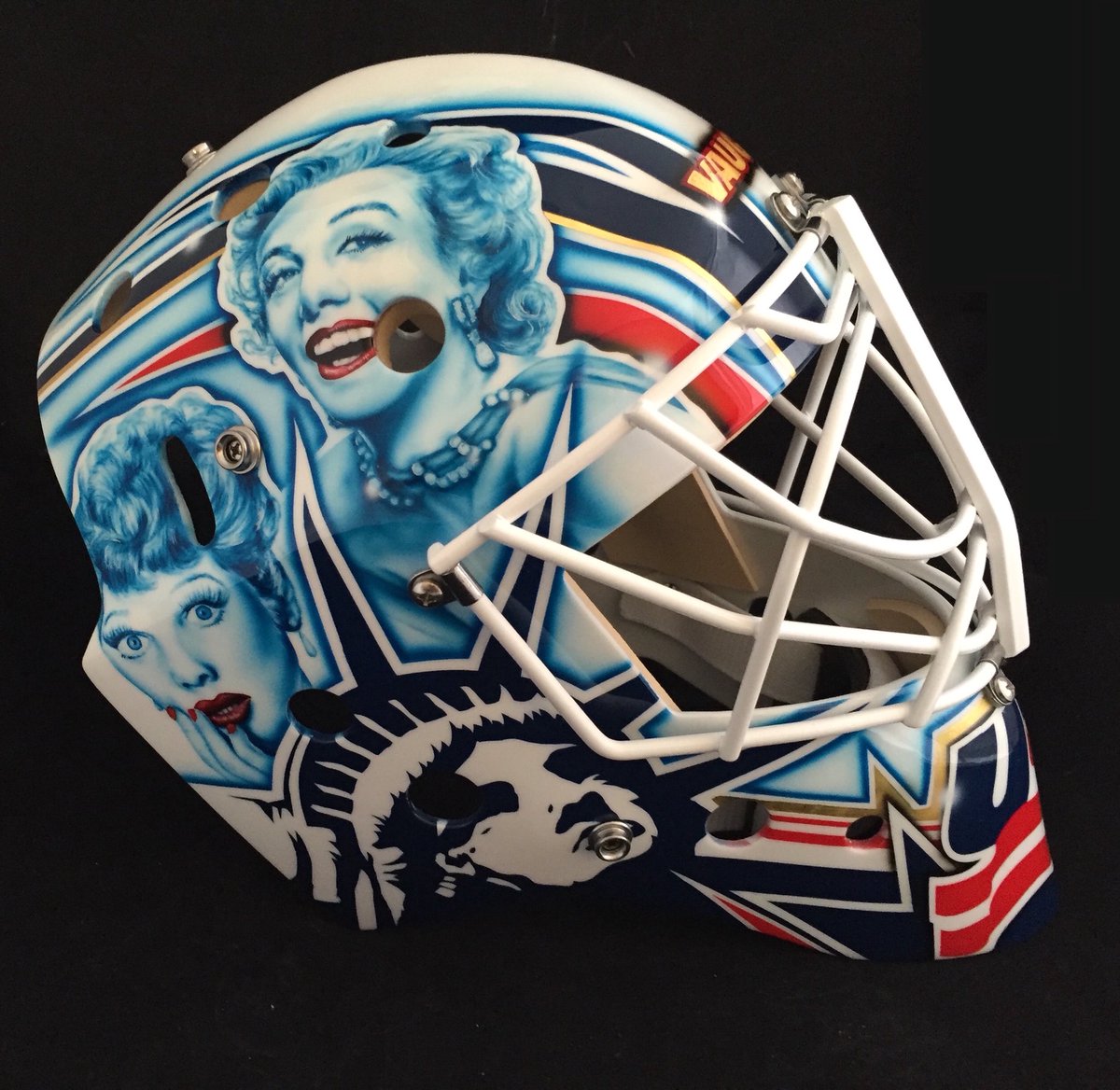 aRigs33's tweet photo. All expectations have been exceeded for my first #USWNT mask thanks to @paintzoo #ProsChoiceMask #Vaughn #GGSU 🇺🇸 https://t.co/gLODhrBgEy