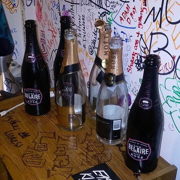 mousemorebukz's tweet photo. About last night!🍾🍾🍾🍾 https://t.co/qh9amGBpXl