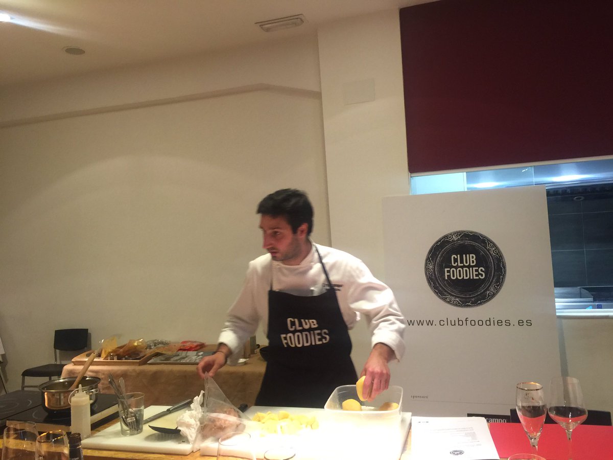 ClubFoodies's tweet photo. Arrancamos el taller de hoy 'Reinventándo guisos' con @JavierAbascal1 https://t.co/thqzKHBZLT
