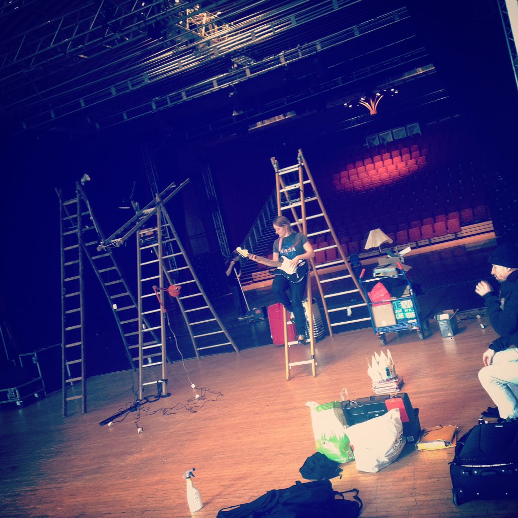 lefabfab's tweet photo. Thanks Brighton dôme theater!#brightondome #thesebookss @BikesandRabbits @SarahSheppherd https://t.co/KIcFojeZiB