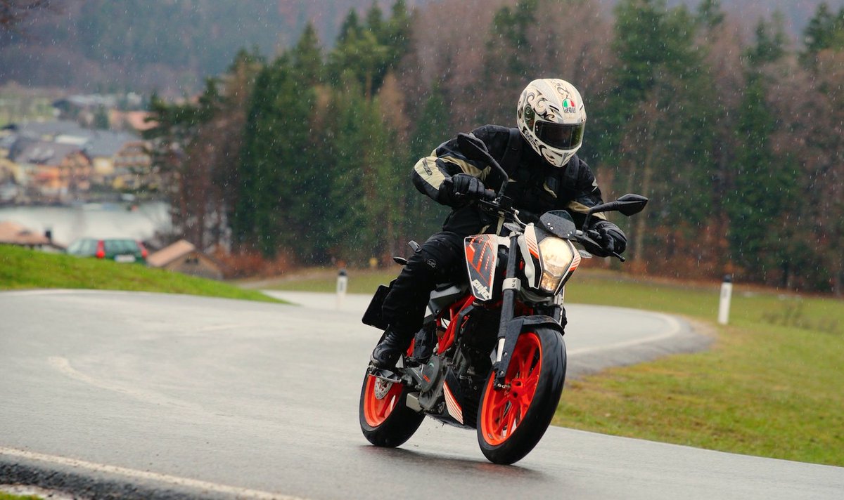 SouthSoundMoto's tweet photo. RT @EatSleepRIDE: https://t.co/YFJn23zPu2 Here's why you need to Ride in the rain 
#motolife https://t.co/sW5rCN0xyW