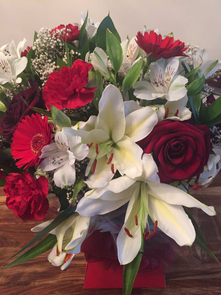 cuttlebugcath's tweet photo. My house smells gorgeous #lillies #flowers https://t.co/tTZOMjfTL8