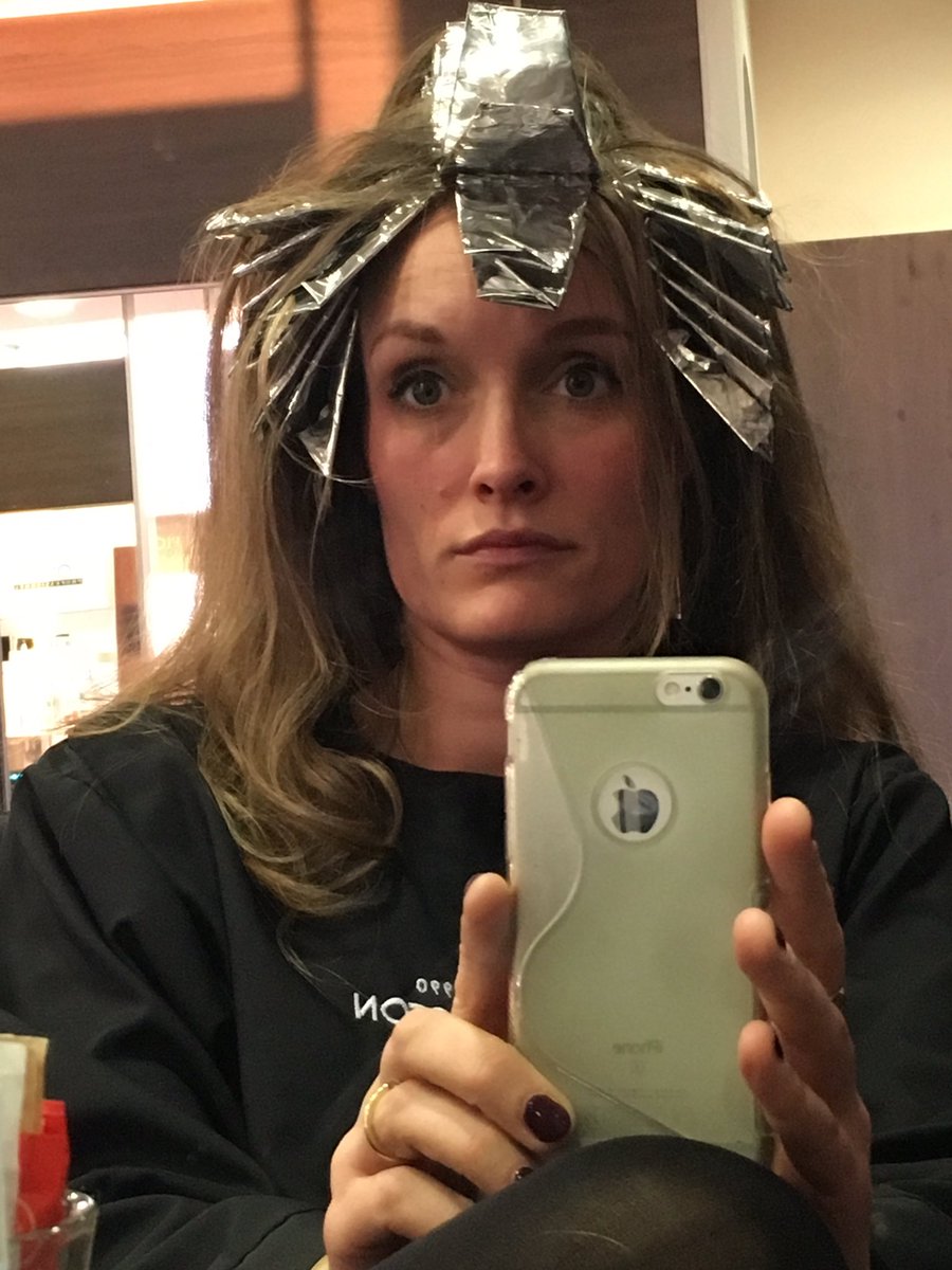 Jocosi53's tweet photo. #weddingprep @kenpictonsalon #punkalien #highlights #foils https://t.co/hakbAg8pDR