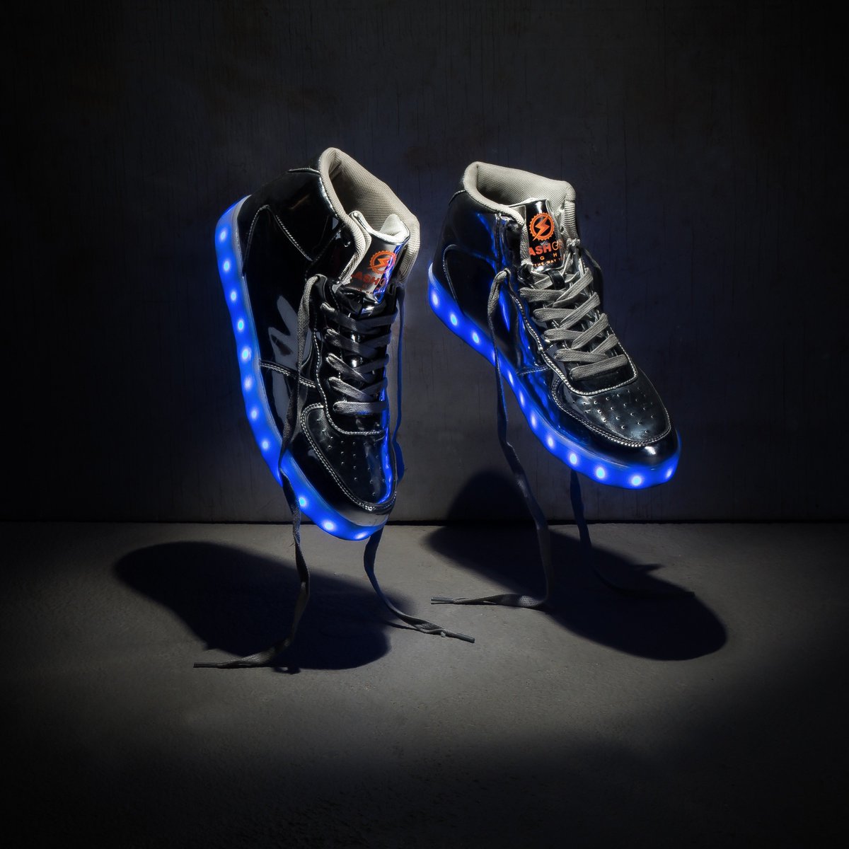 FlashGear_Kicks's tweet photo. Flash⚡Gear - taking the LED shoe game to new heights. #LED #EDM #PLUR #Dance #Footwear #Fashion #Boston #NYC #Vegas https://t.co/oc2rxAL924