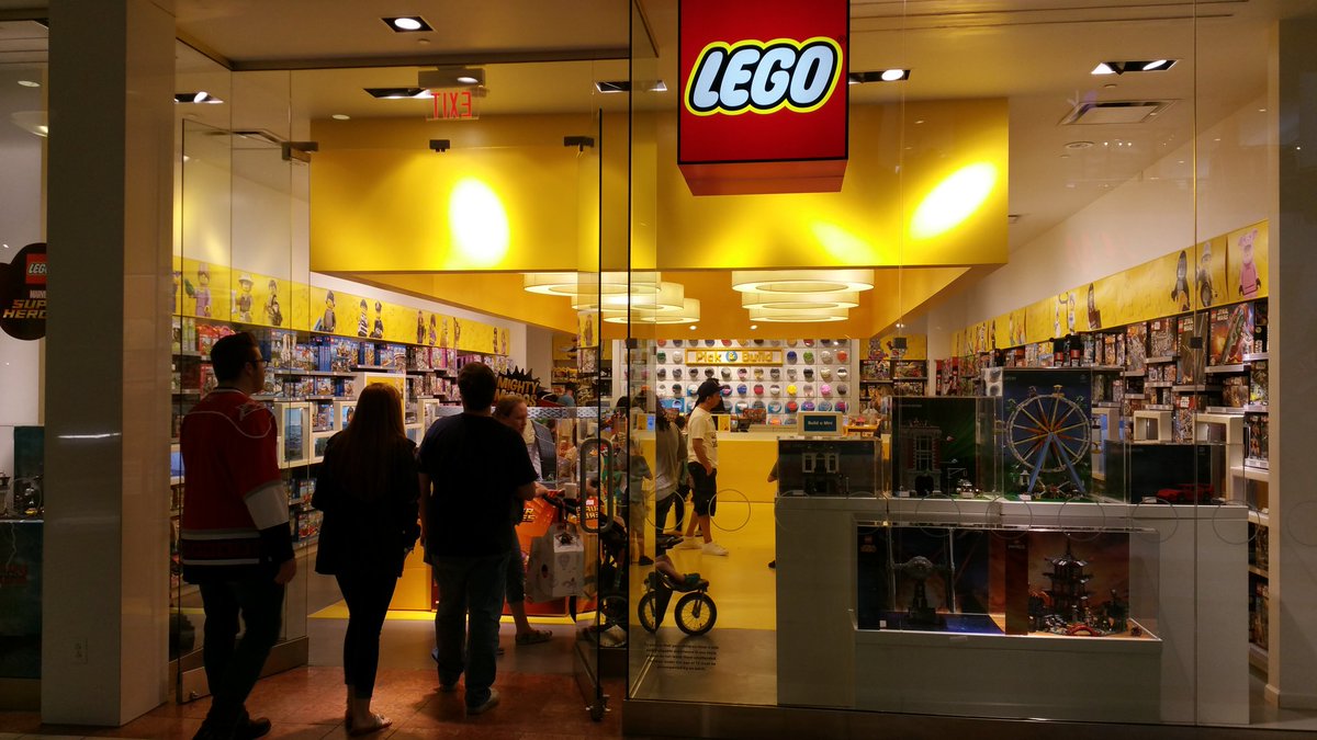 KyleHamstra's tweet photo. How do I always end up here? Possibly one of the best stores. Ever. #makered #makerspace #buildamini #pickandbuild https://t.co/Cebh09KHR0