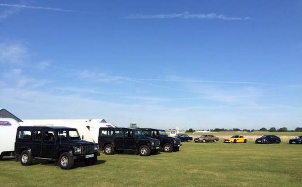 RussellsTranspo's tweet photo. Iconic @LandRover #Defenders Replaced by Top of Line #Discoverys @LRMonthly @RussellsTranspo https://t.co/d0YhVWByeb https://t.co/LE8gUiYp8P