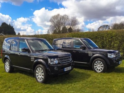 RussellsTranspo's tweet photo. Iconic @LandRover #Defenders Replaced by Top of Line #Discoverys @LRMonthly @RussellsTranspo https://t.co/d0YhVWByeb https://t.co/LE8gUiYp8P