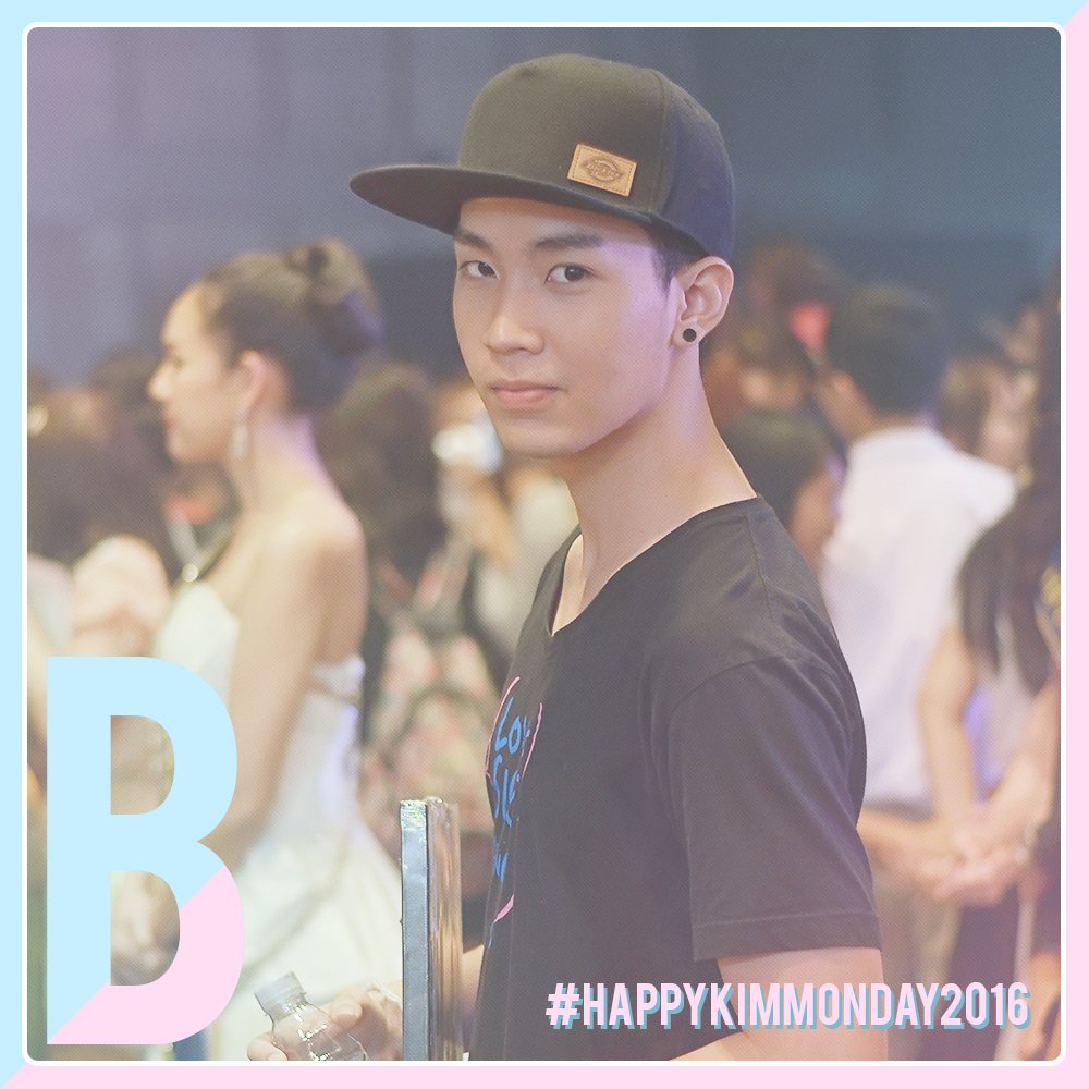 KimMonist's tweet photo. #HappyKimmonDay2016 https://t.co/Q0oswo4Dm2