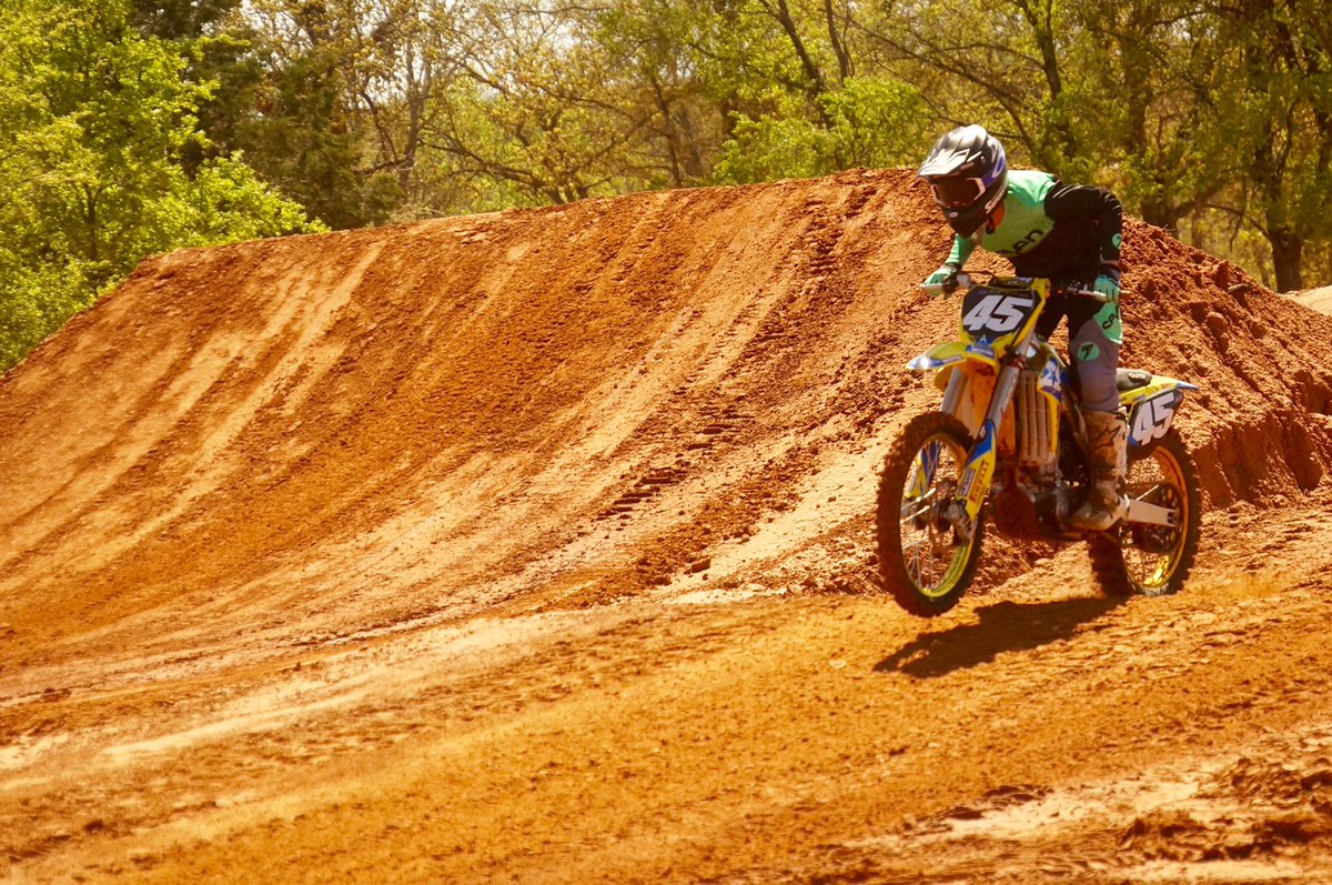 MotoSuperstore's tweet photo. The 250 West Coast series resumes in Santa Clara this weekend! @KCunningham_45 is ready to do work! #wespeakmoto https://t.co/Ci5Q5q9cO9