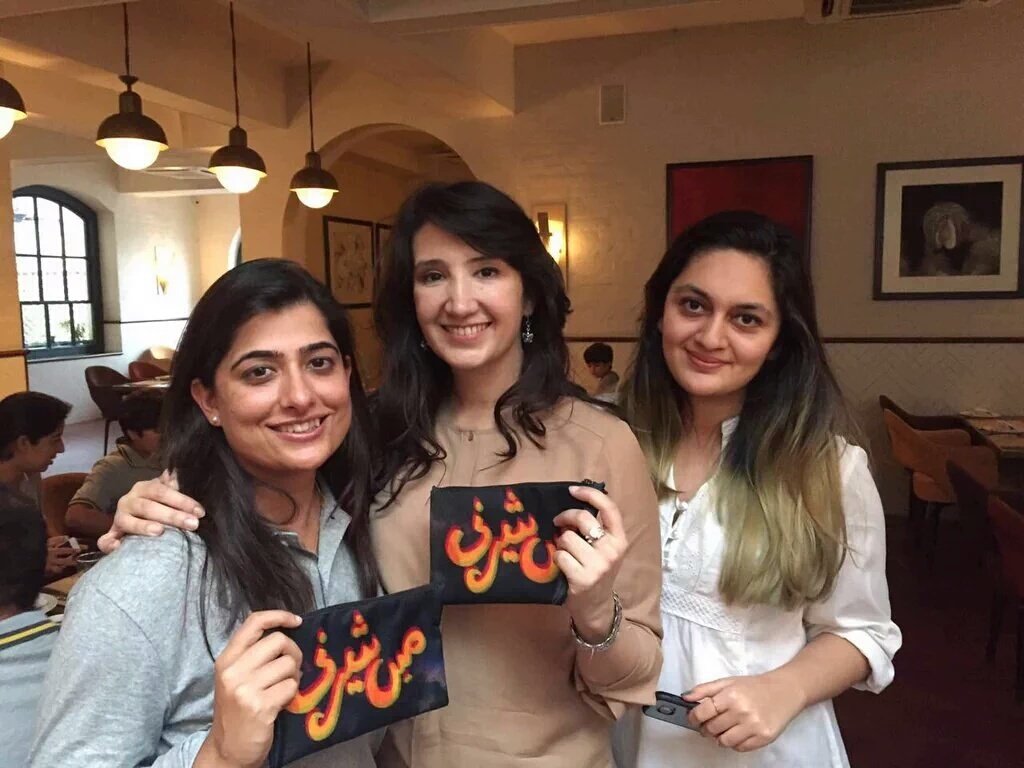 NeverForgetpk's tweet photo. The Shernis's warm welcome at "Meet &amp; Greet" by @OfficialZeb. #GirlsInGreen #MainSherni @mir_sana05 @muniba_mazari https://t.co/8eHHuaIZqs